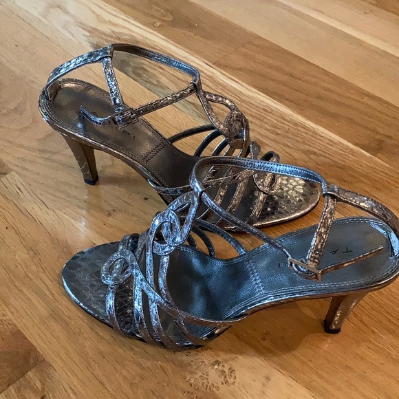 Tahari silver strapped sandal heel. Size 7.5 - Picture 2 of 4